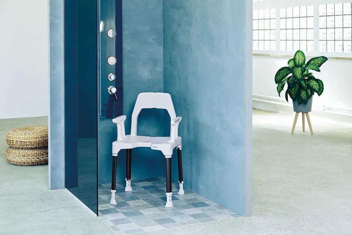 Sämtliche Duschstühle und -hocker der Serie TAYO verfügen über nach innen ausgerichtete Gummifüße.