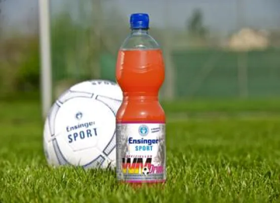 Bild: Pink Grape macht Fußball-Laune - Neu im Handel: Isotonischer Durstlöscher