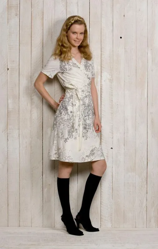 Wickelkleid aus der Nanso-Fairtrade-Kollektion, Preis: ca 79,00 Euro.