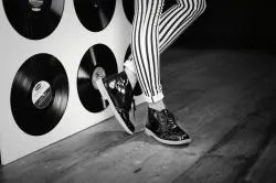 Bild: Clarks Originals Vinyl Revival