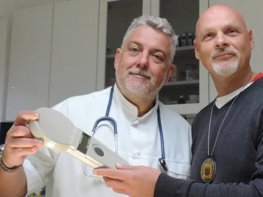 Berg- und Naturwacht Hainburg erhält Lesegerät zur Hundeidentifizierung Bild: Berg- und Naturwacht Hainburg erhält Lesegerät zur Hundeidentifizierung