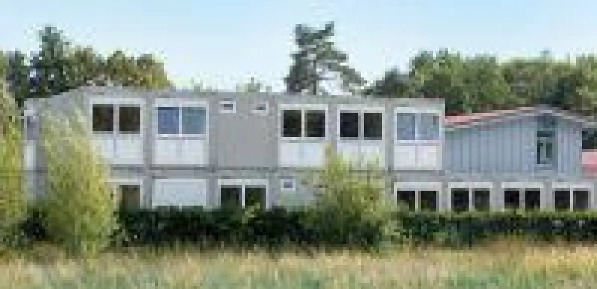 In Uelzen errichtete ELA eine Dialysepraxis aus 33 Containermodulen.