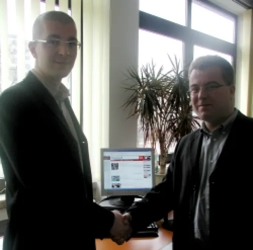 Bild: incca spendet BRK 4.000,- Euro