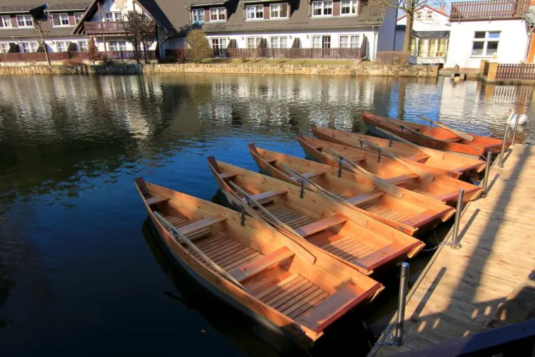 Bild: Die sechs neuen Holzruderboote in Jonsdorf