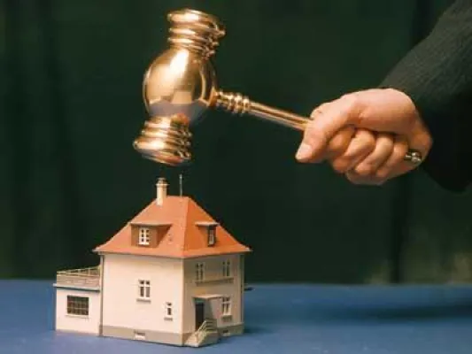 Bild: ISUV- Merkblatt - Zwangsversteigerung von Immobilien