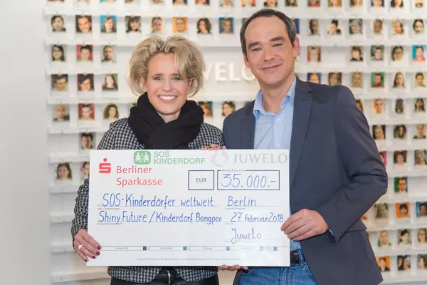Bild: Juwelo Deutschland spendet 35.000 Euro an das SOS Kinderdorf in Bangpoo