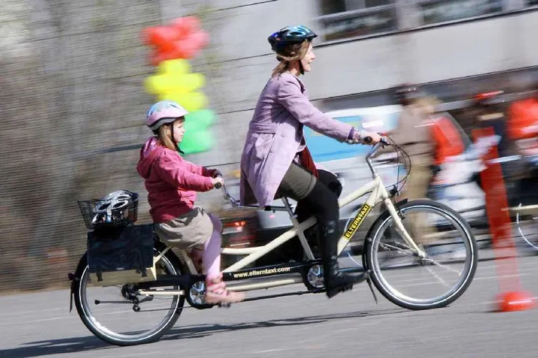 Initiative ELTERNTAXI bringt Tandems nach Hamburg Bild: Initiative ELTERNTAXI bringt Tandems nach Hamburg