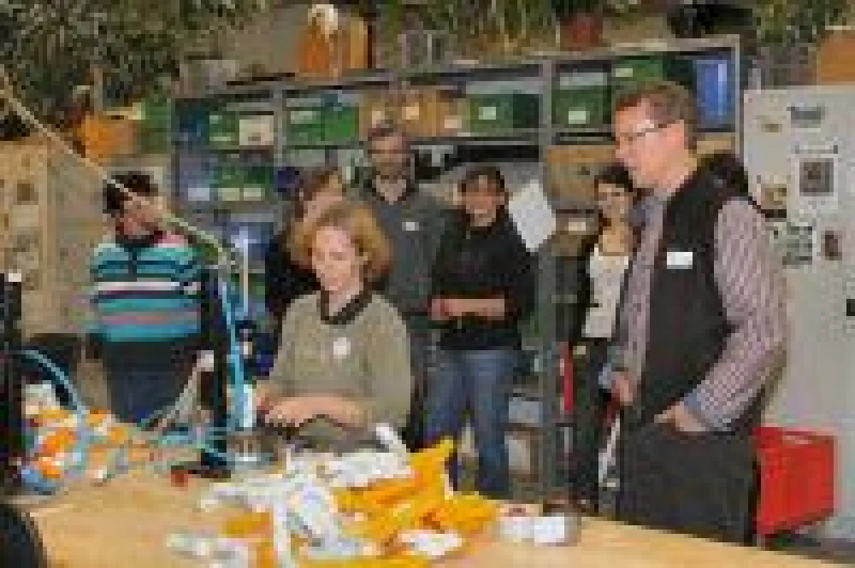 Die Beschäftigten im Arbeitsintegrationsprojekt (AIP) in Wangen-Schauwies, stellenihre Arbeit vor.