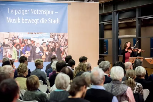 Bild: Erkenntnis durch Spuren – Notenspur-Ausstellung im Sächsischen Landtag