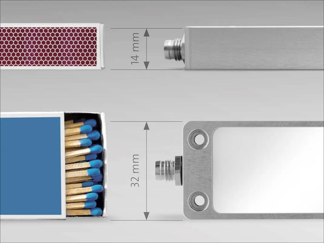 Kompakter als eine Streichholzschachtel: Die LEDscale® Maschinenleuchte A32 hat eine Aufbauhöhe von