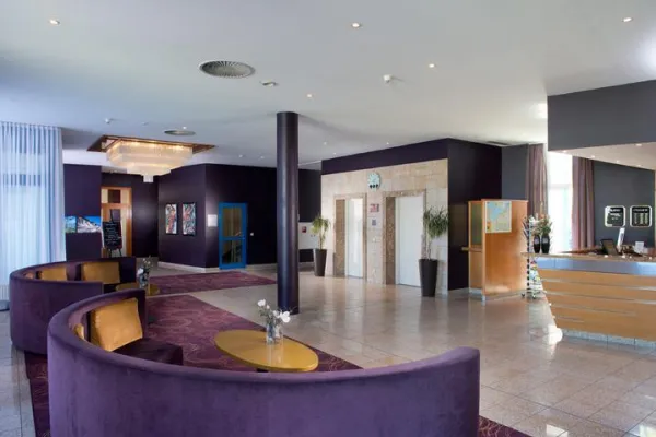 Bild: Renovierung abgeschlossen: Wyndham Garden Wismar investierte in Lobby, Restaurant und Bar