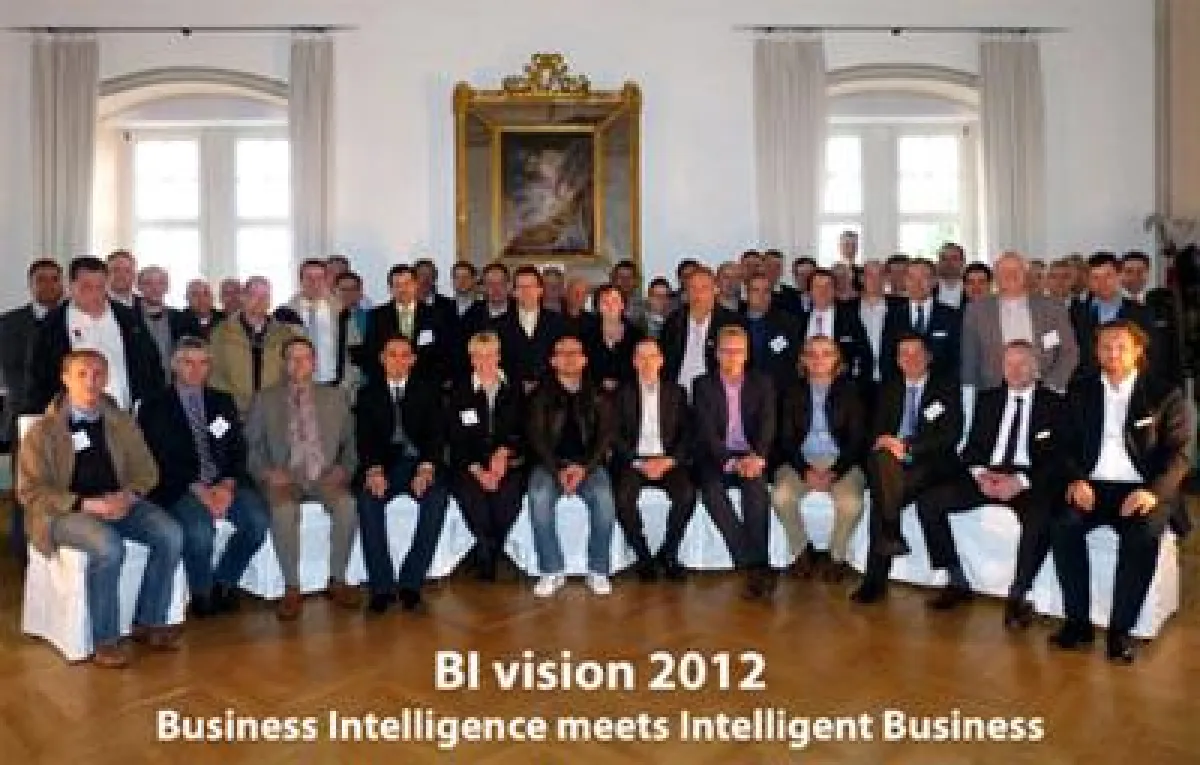 BI vision 2012: Gruppenfoto im Rittersaal