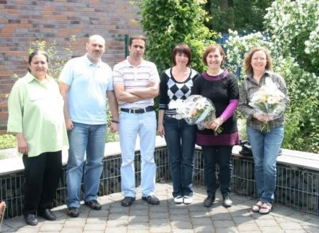 Dozentinnen Margarita Hessel und Helene Abrams (v.r.) mit Teilnehmern des letzten Durchgangs