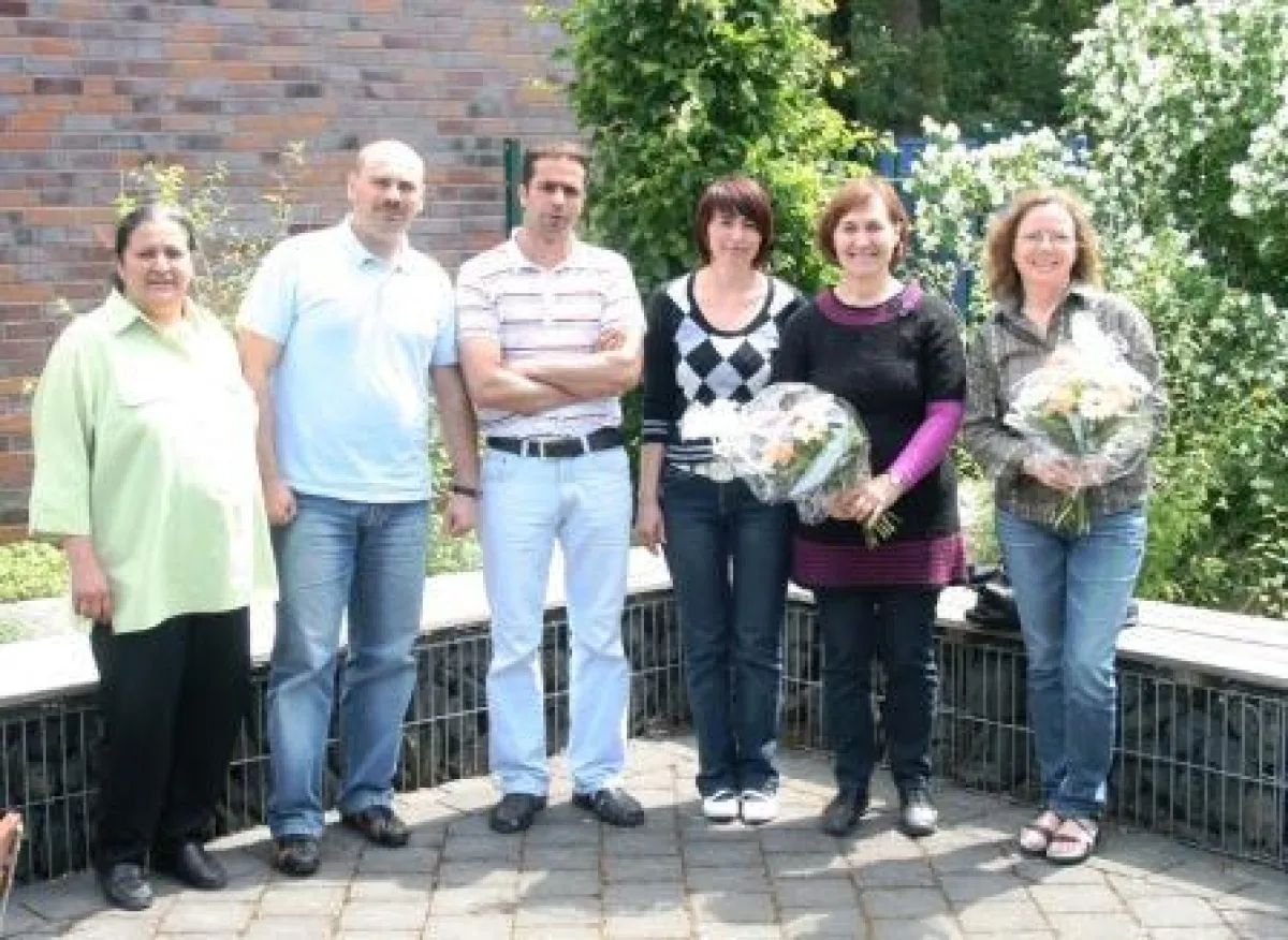 Dozentinnen Margarita Hessel und Helene Abrams (v.r.) mit Teilnehmern des letzten Durchgangs