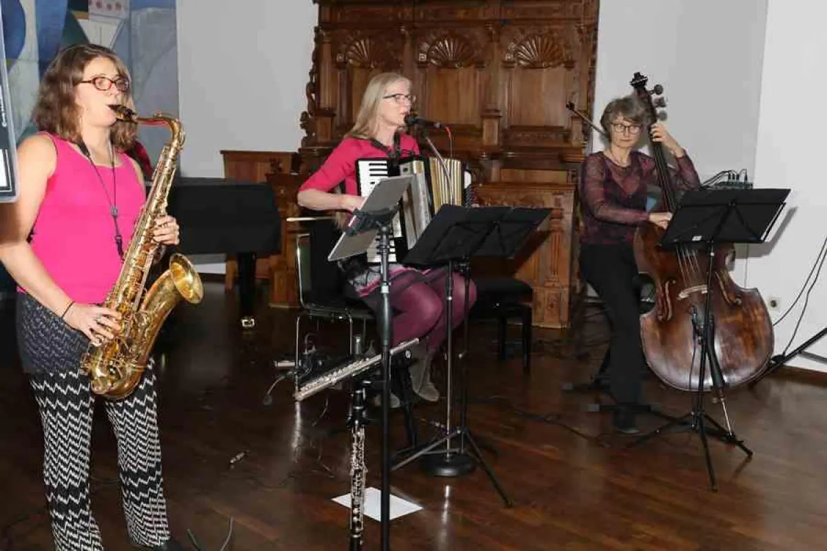 ?Three Times A Lady? beim herbstlichen Konzert im Schloss Liebenau.
