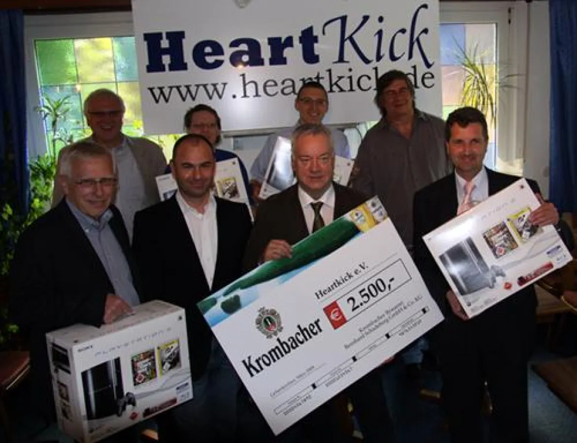 Bezirksbürgermeister Joachim Gill, Michael Schulz, Marcel Simon, Ulrich Serowy (Vorstand HeartKick), Lutz Dworzak (Vorsitzender Ortsverein Horst-Süd), Denis Löbbert (SATURN Gelsenkirchen), Wolfgang Fl