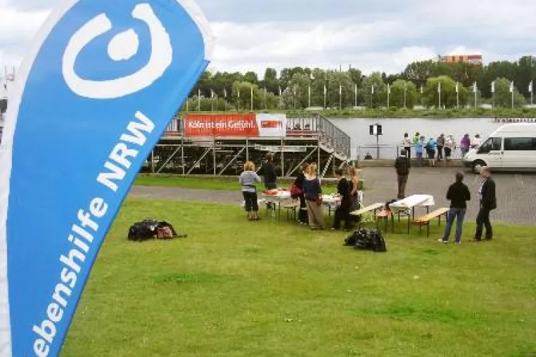 Bild: Nicht zu übersehen Dank Flying Banner