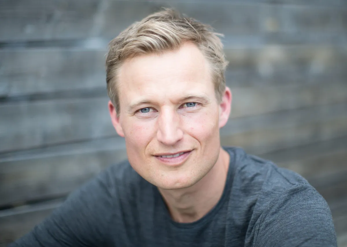 Die Zukunftsperspektiven der Generation Y und Z sind das Herzensthema von Simon Schnetzer.