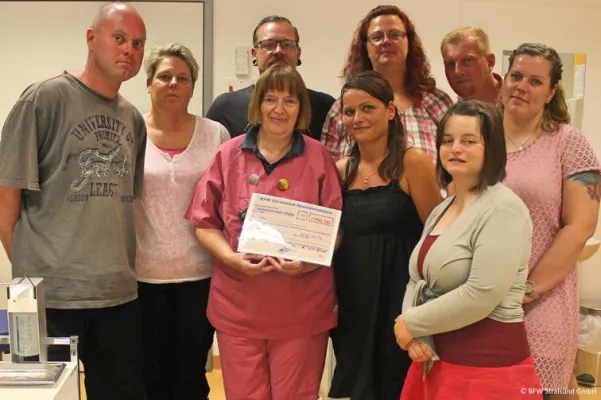 Bild: BFW Stralsund spendet für den Verein zur Unterstützung krebskranker Kinder Greifswald -Vorpommern e.V.