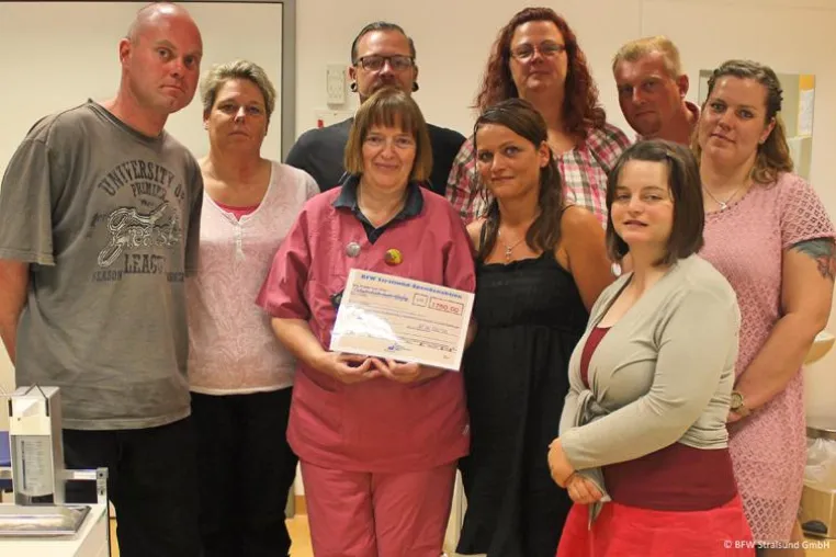 Bild: BFW Stralsund spendet für den Verein zur Unterstützung krebskranker Kinder Greifswald -Vorpommern e.V.