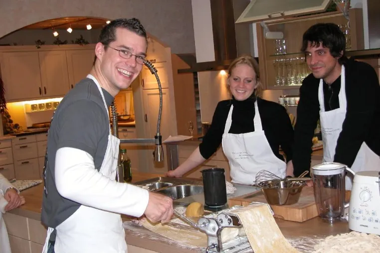 Bild: Küchenschmiede Erding: Kochseminar-Auftakt mit Showcooking und Autorenlesung am 15. 09.2011 um 19:00 Uhr
