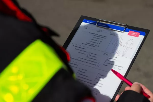 Bild: Internationaler Anamnesebogen erleichtert Behandlung fremdsprachiger Patienten