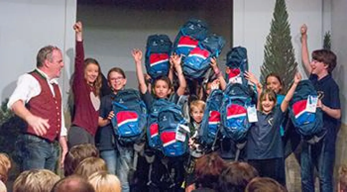 Für die Kinder gab es hochwertige Rucksäcke als Belohnung