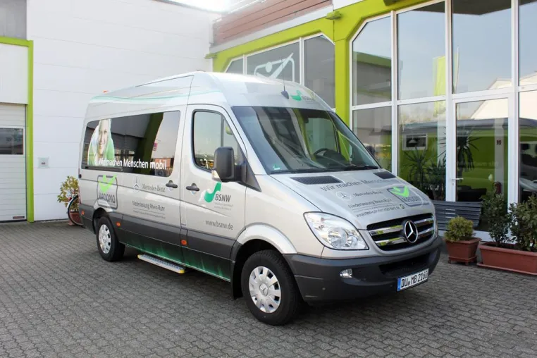 Bild: Reiseziel: Olympia 2012 in London? - KADOMO sponsert Bus für den Behindertensportverband NRW