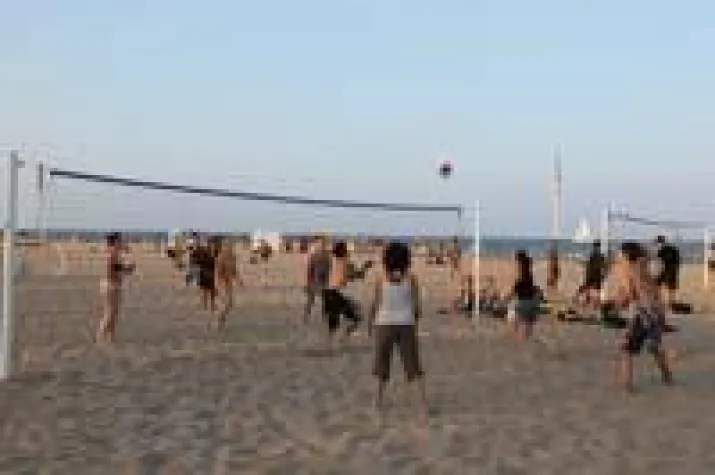 Bild: Kleine Volleyball-Weltmeisterschaft am Strand von Valencia