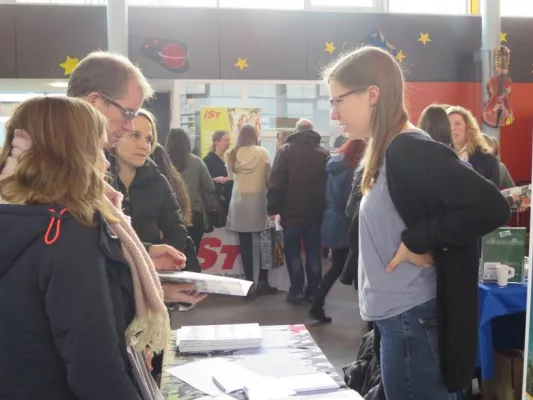 Bild: Von Bremen aus die Welt bereisen - Die JugendBildungsmesse informiert zu Auslandsaufenthalten