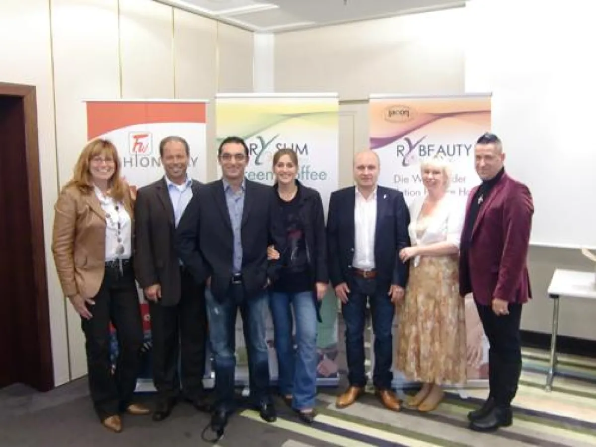 Grund der Zusammenarbeit ist die lange Freundschaft, die Süheyla und Erkan Tevkan mit Wilfried Maiworm, CEO von Ryzomm, verbindet