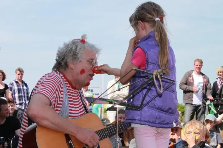 Bild: Lüttje Strandfest im Nordseeheilbad Bensersiel