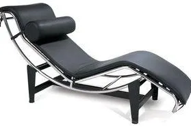 Chaise Lounge LC4 von Le Corbusier mit gratis Tisch von Eileen Gray Bild: Chaise Lounge LC4 von Le Corbusier mit gratis Tisch von Eileen Gray