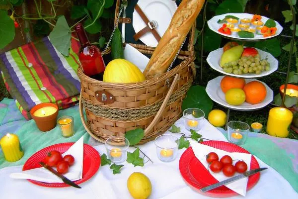 Ungestörte Sommerfreuden mit Zitronella-Kerzen Bild: Ungestörte Sommerfreuden mit Zitronella-Kerzen