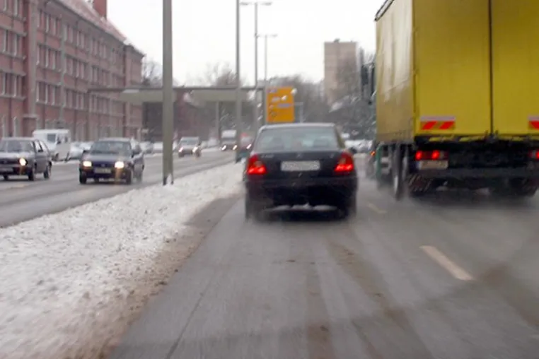 Bild: Winterreifen – auch bei Mietwagen Pflicht