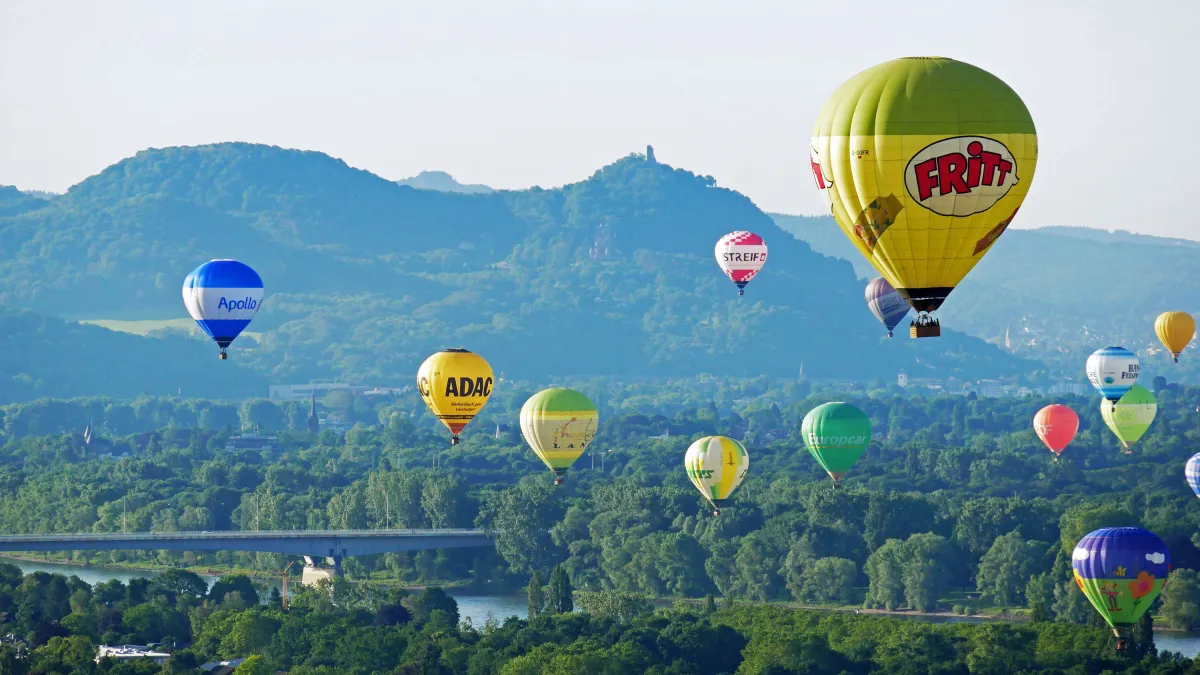 Ballonfestival Bonn - Ballone über dem Rhein (© Skytours Ballooning GmbH)