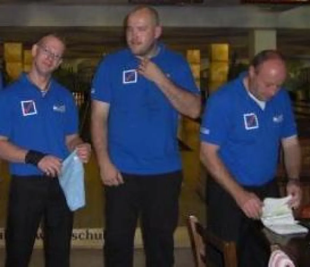 Drei Spieler der ersten Mannschaft. v.l.: Markus Badelt (Spieltagsbester, Jan Dervenich (höchstes Einzelspiel), Mario Golke (Teamleiter). Es fehlt: Roman Höhne