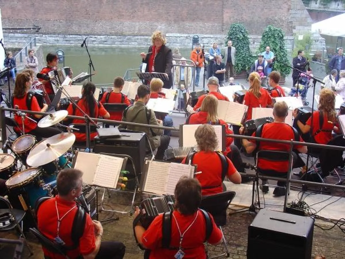AJO-Essen  -  Alter Hafen in Düsseldorf  (Archivbild: Horst Hartwig)