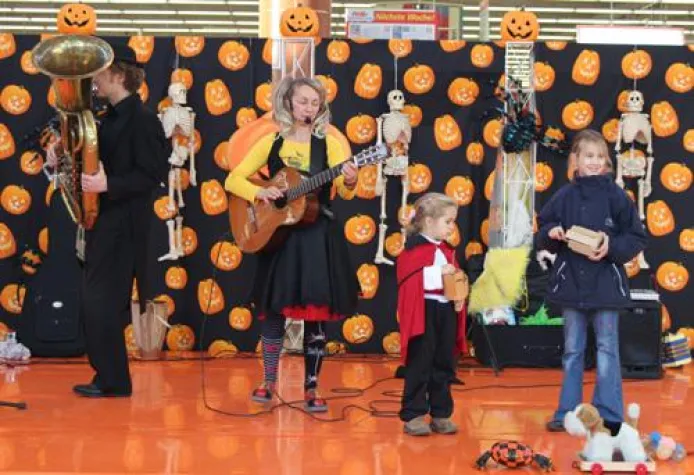 Bild: Aktionen in der Markpassage Elmshorn im Herbst  2007