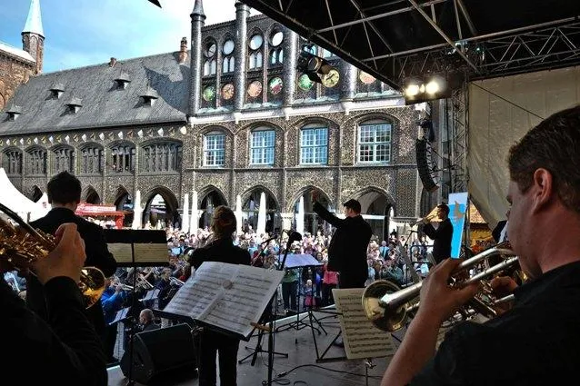 Lübecks Markt erstrahlte in Trompetenklang Bild: Lübecks Markt erstrahlte in Trompetenklang