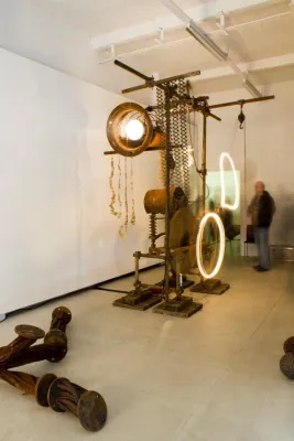 Bild: Einzelausstellung "Die Wandlung" Installationen & Plastiken von Christian F. Schmit