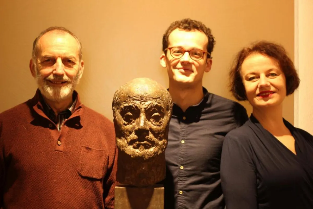 W.Schneider (Notenspur) sowie R.Unger und C.Masur (Kurt-Masur-Institut) (von links); Foto: E.Leinhoß