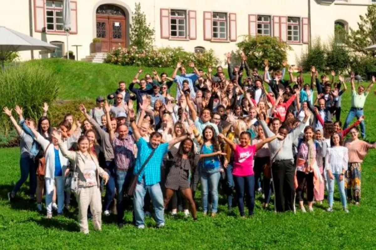 170 strahlende Gesichter beim Ausbildungsstart in der Stiftung Liebenau.