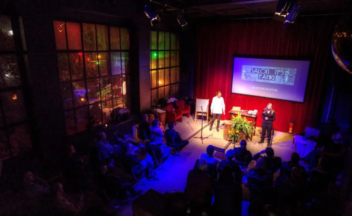 Salon Fähig im NIRGENDWO in Berlin