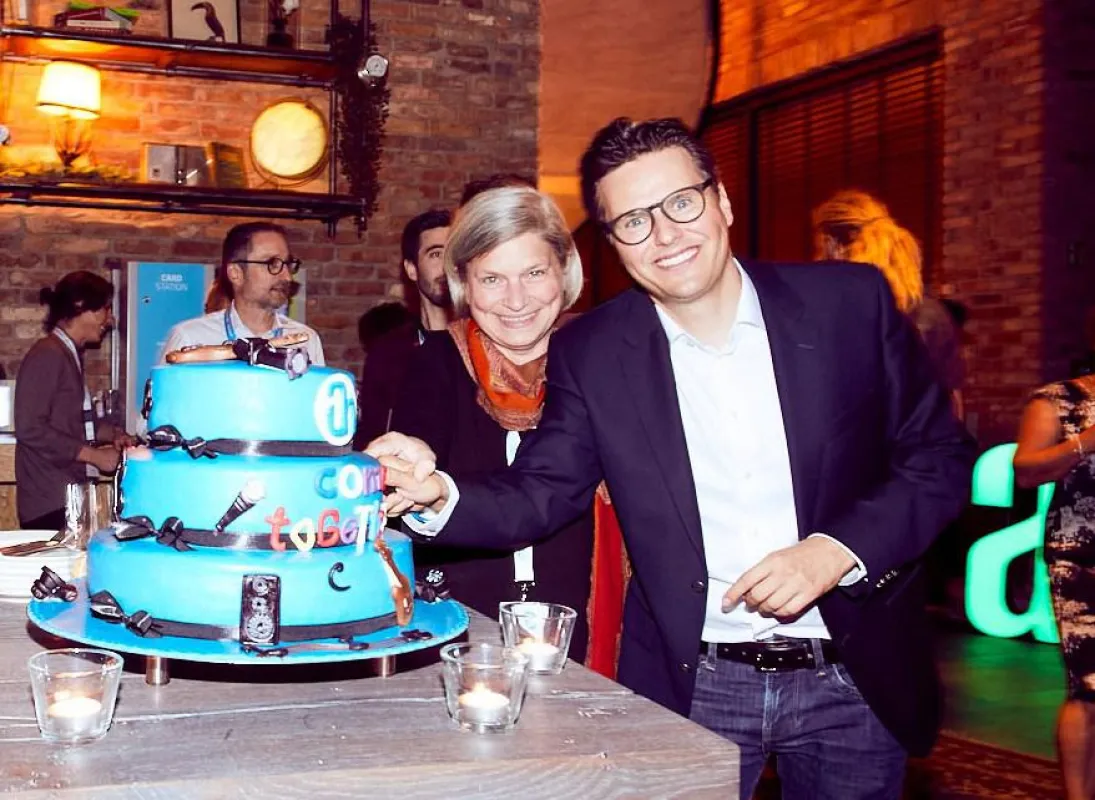 Alexander Pietschmann CEO der Adam Hall Group (v.) und Anke Lohmann, DEAplus Geschäftsführerin