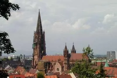 Bild: Luftangriff auf Freiburg