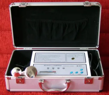 Bild: Zweite erfolgreiche  Präsentation des neuen Ultraschall-Antifaltengerät am 18.08 in München