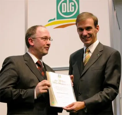 Bild: Deutscher Verband Tiernahrung für über 50 Jahre DLG-Mitgliedschaft geehrt