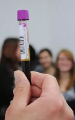 Bild: Leuchtturmprojekt für Leukämiekranke an St. Wendeler Dr. Walter-Bruch-Schule