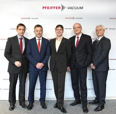 Pfeiffer Vacuum empfängt Röntgenpreisträger 2016 Bild: Pfeiffer Vacuum empfängt Röntgenpreisträger 2016